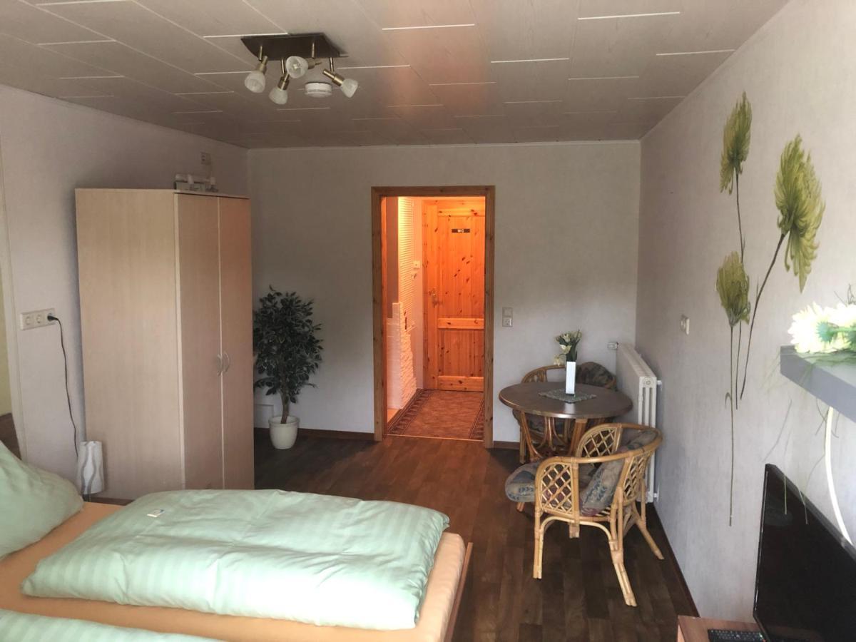 Hotel - Restaurant - Deutsches Haus Neuhutte エクステリア 写真